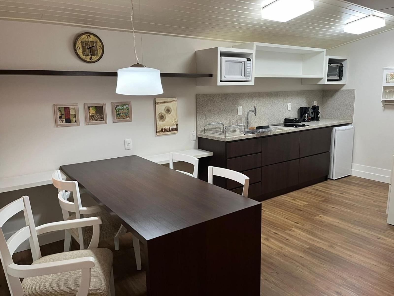 Em Gramado, Padrão 4 Estrelas, No Centro Apartamento *